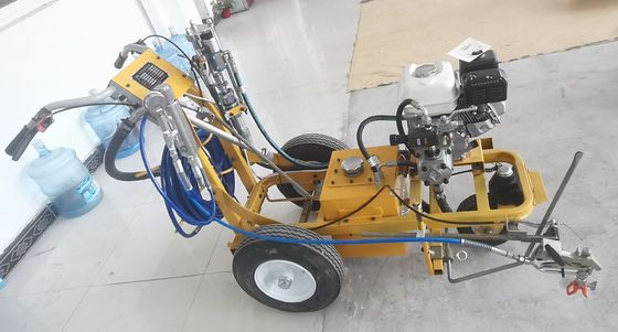Soğuk boya tek silahlı kaldırım kesme makinesi hava geçirmez püskürtme yol işaretleme ekipmanları