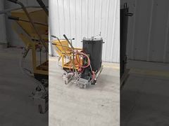 termoplastik yol işaretleme makinesini iterek